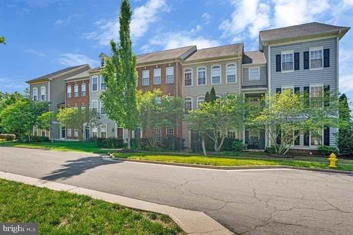 10613 Bristow Station Dr - Photo 2 of 35