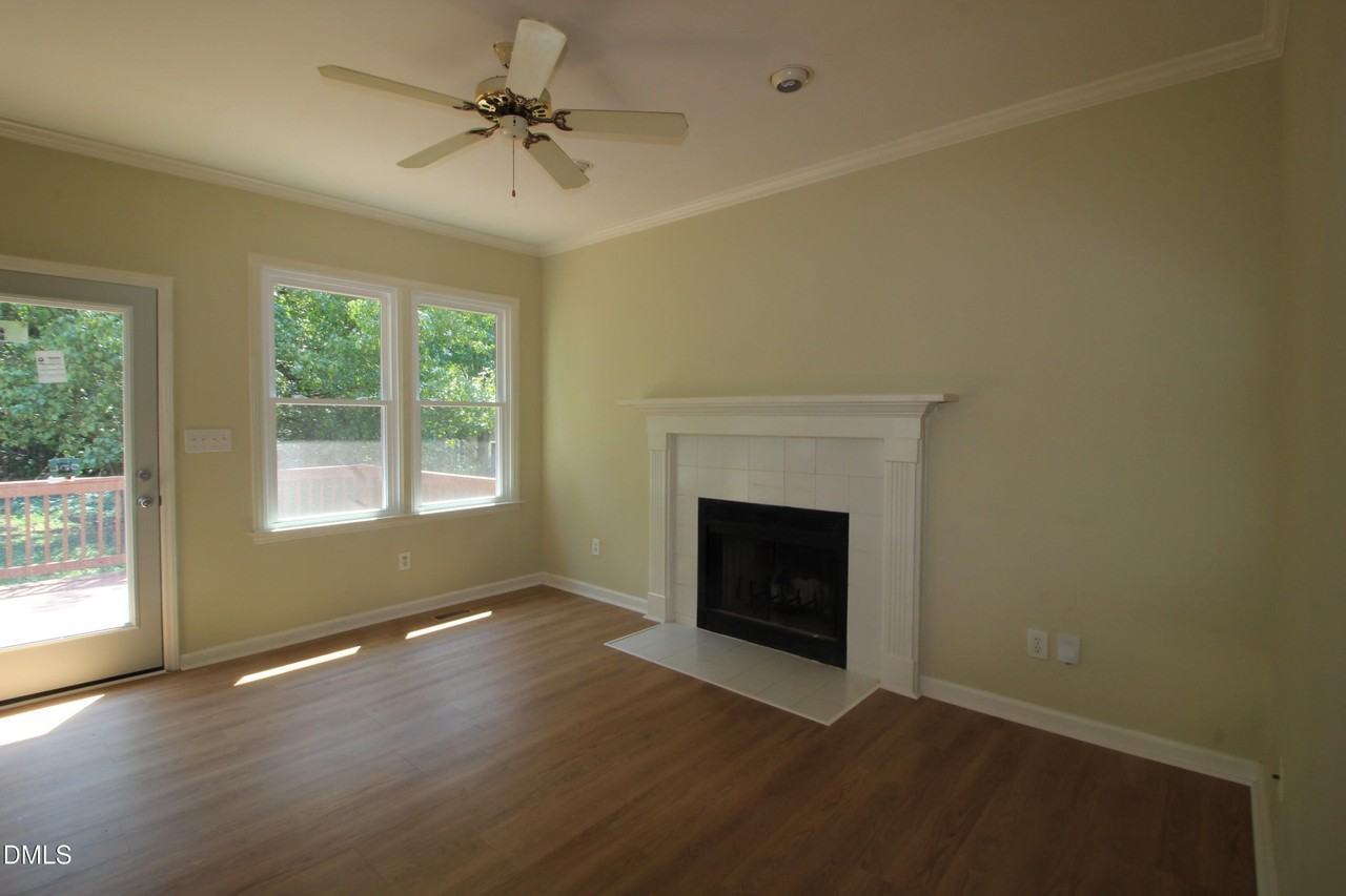1409 Opal Ct - Photo 4 of 24