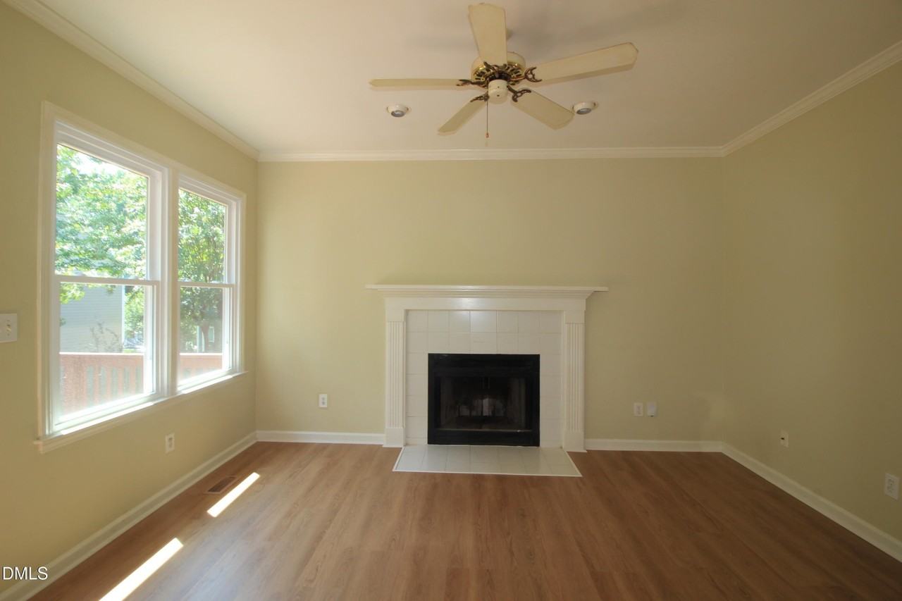 1409 Opal Ct - Photo 5 of 24
