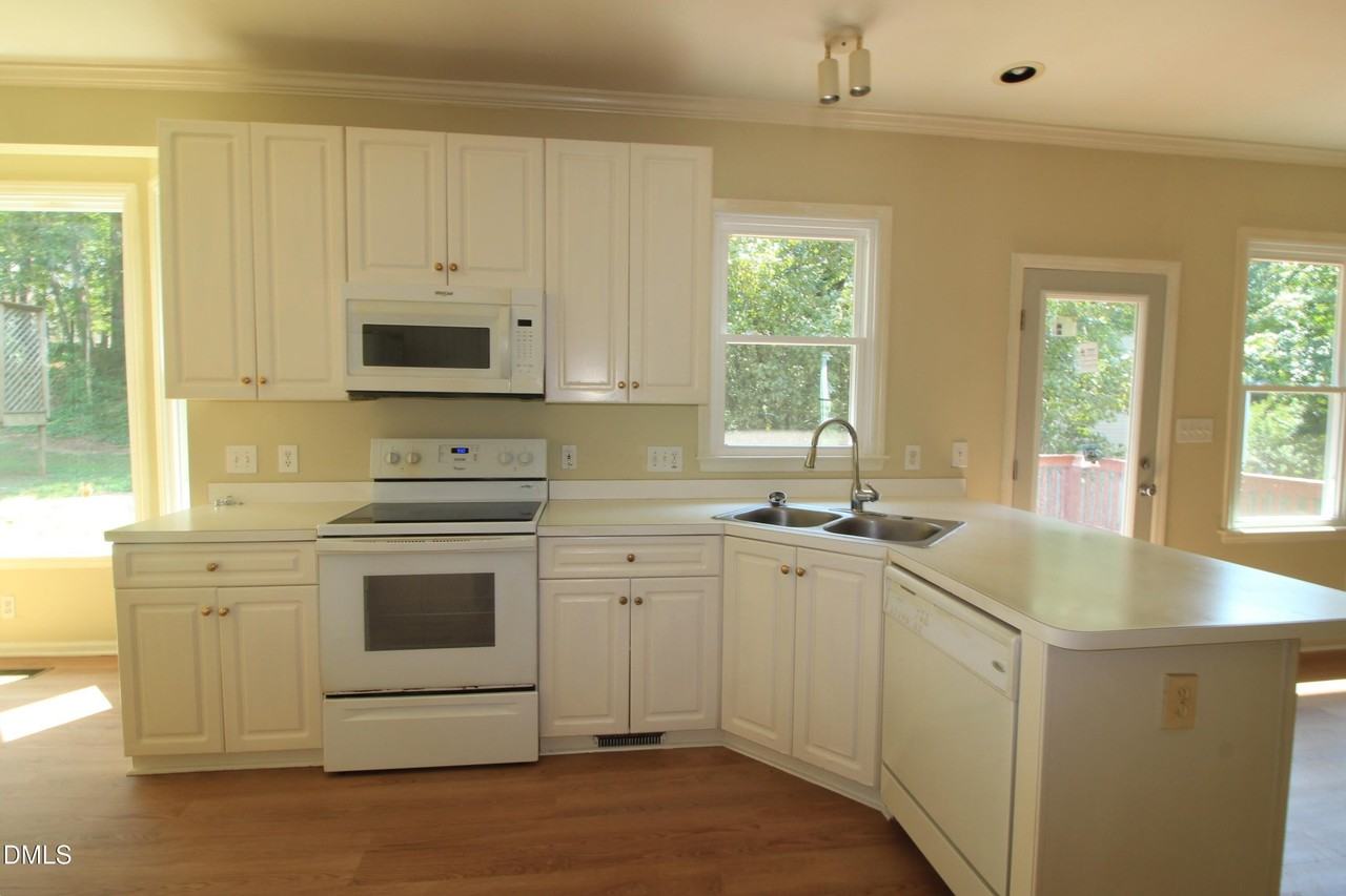 1409 Opal Ct - Photo 6 of 24