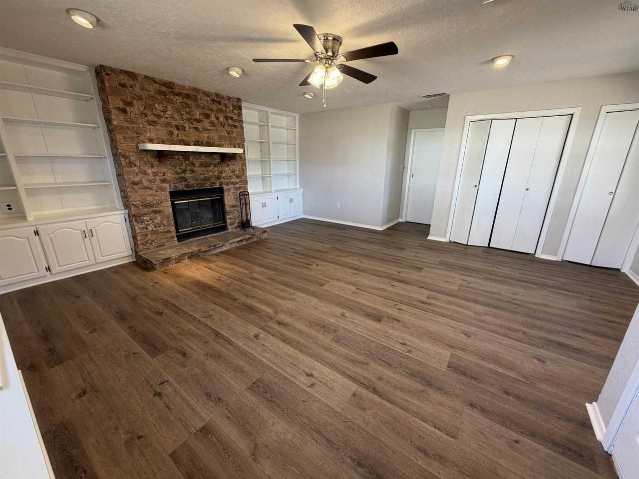 8 Brandy Ln - Photo 2 of 21