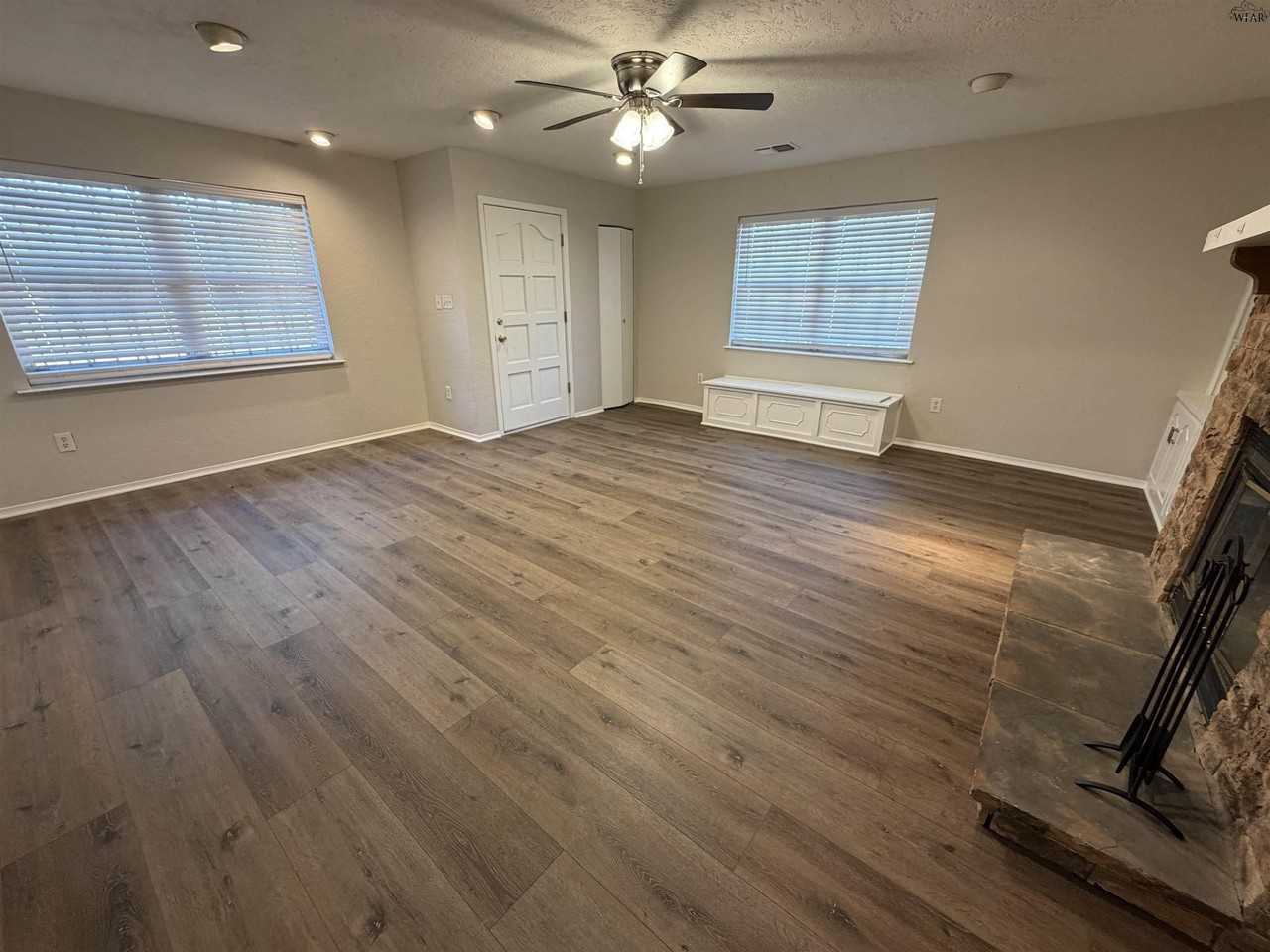 8 Brandy Ln - Photo 3 of 21