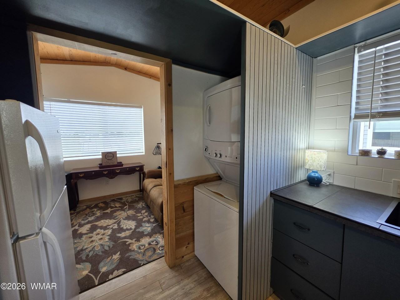 1412 Amanda Dr - Photo 4 of 13