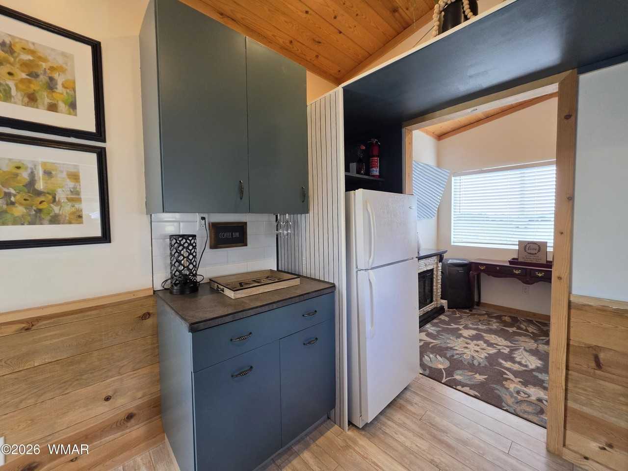 1412 Amanda Dr - Photo 7 of 13
