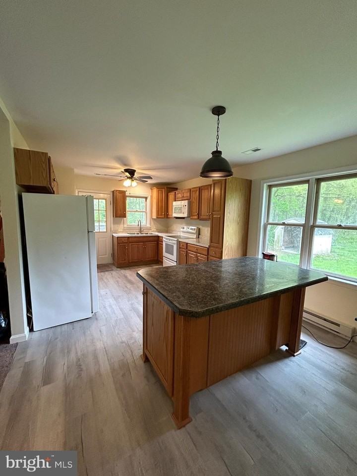 22427 Cross Rd - Photo 3 of 16