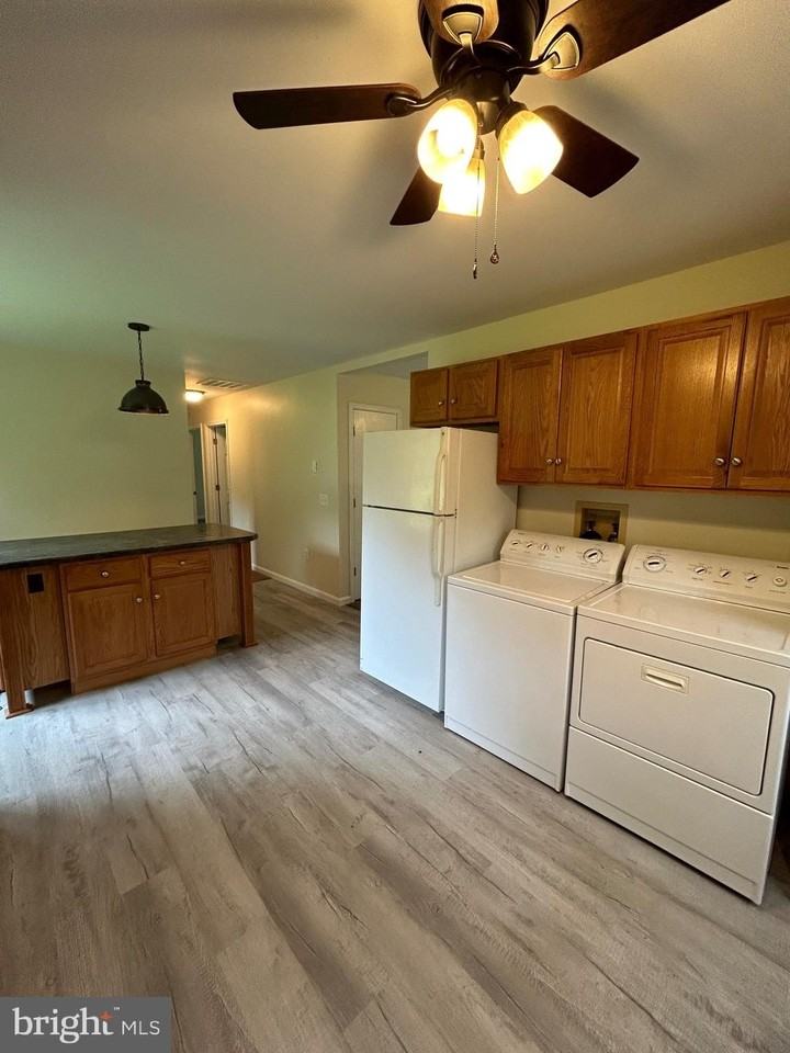 22427 Cross Rd - Photo 4 of 16
