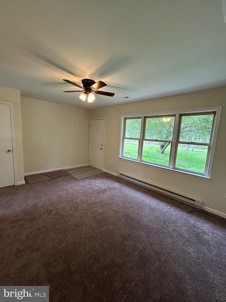 22427 Cross Rd - Photo 5 of 16
