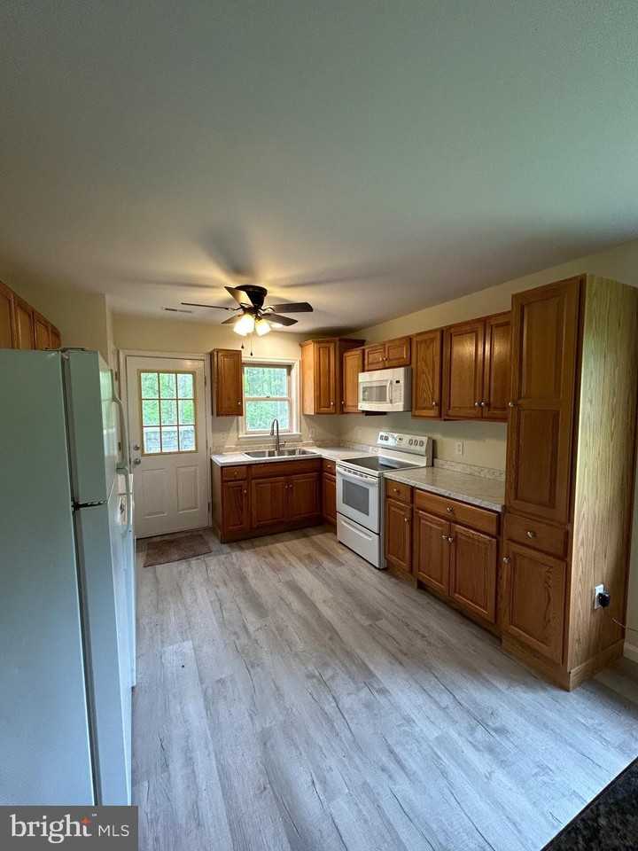 22427 Cross Rd - Photo 7 of 16