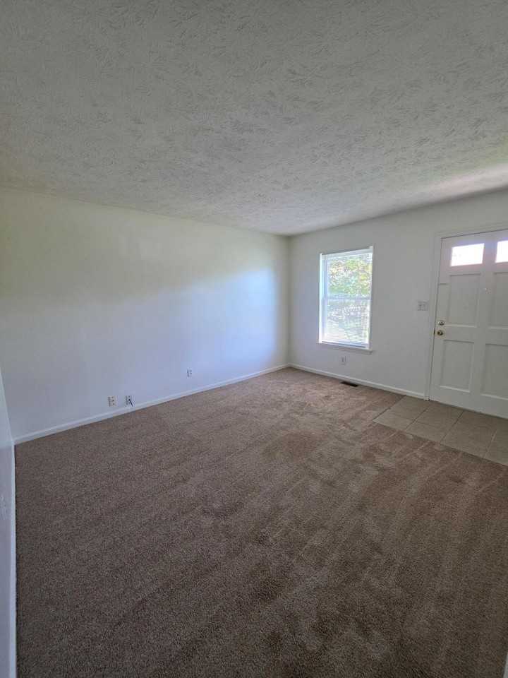 1816 Chatsworth Dr #B - Photo 3 of 10
