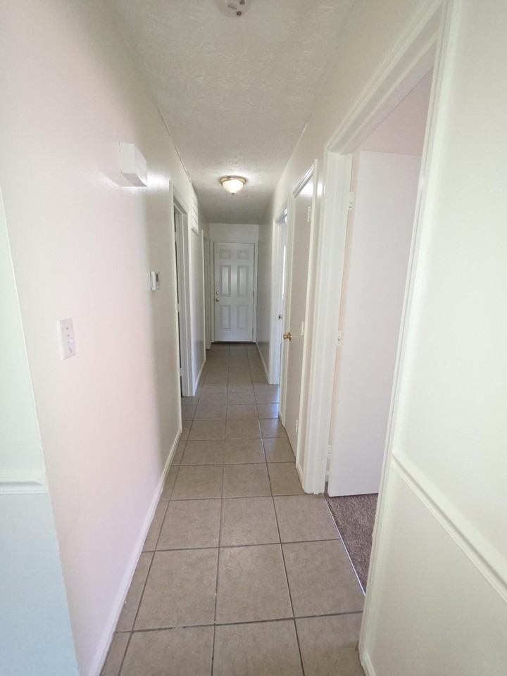 1816 Chatsworth Dr #B - Photo 4 of 10