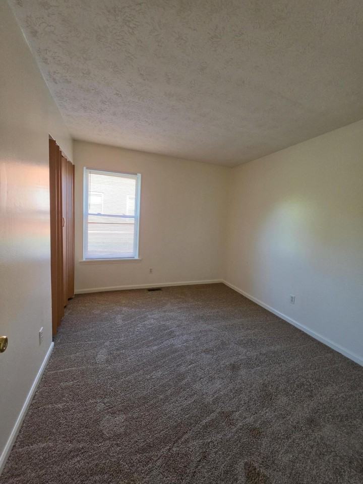 1816 Chatsworth Dr #B - Photo 5 of 10