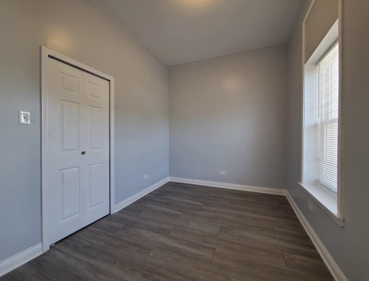 943 W 59th St - Photo 6 of 16
