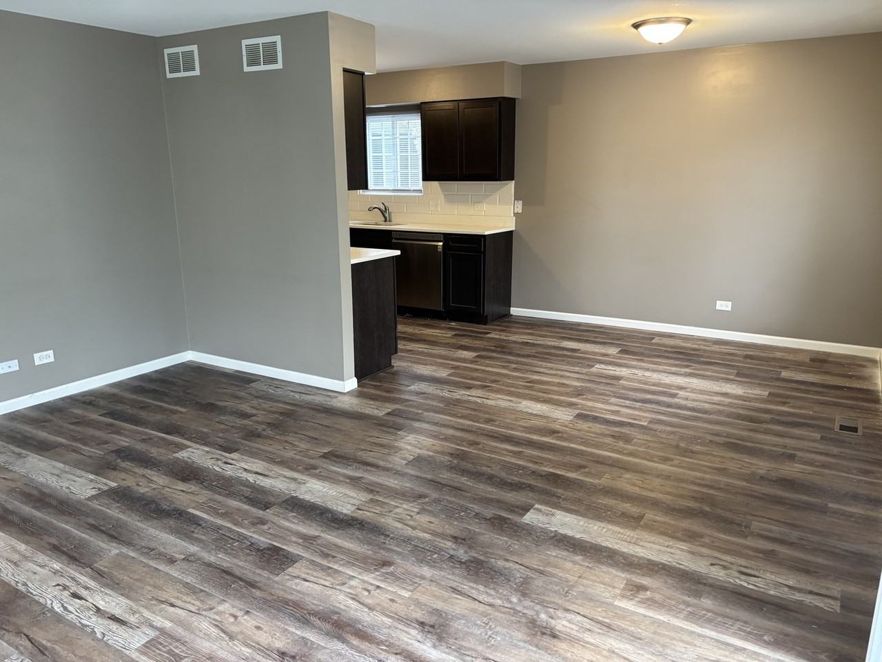 501 Lowell Dr - Photo 3 of 6