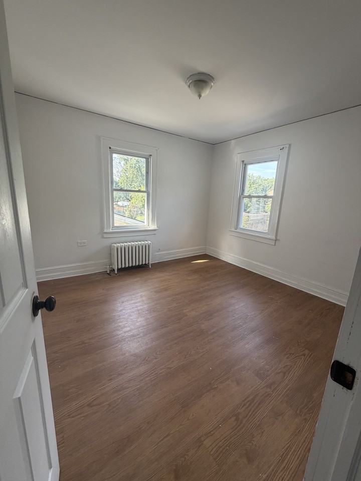 273 Netherwood Ave - Photo 4 of 7