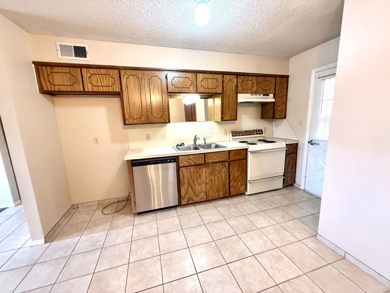 2302 Shenandoah Dr #1 - Photo 4 of 31