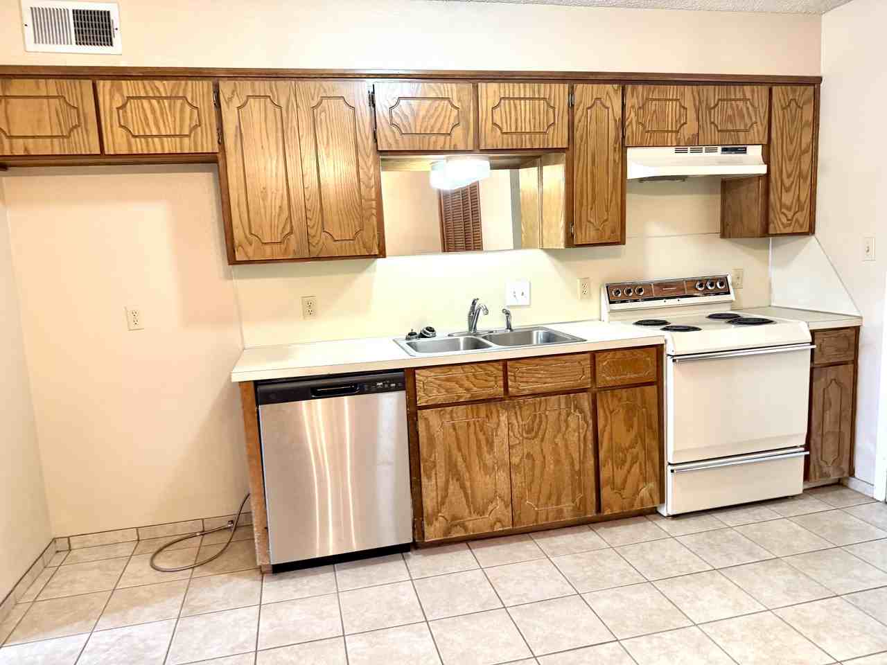 2302 Shenandoah Dr #1 - Photo 5 of 31