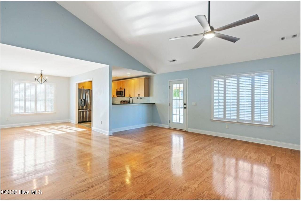 8637 Plantation Landing Dr - Photo 4 of 24