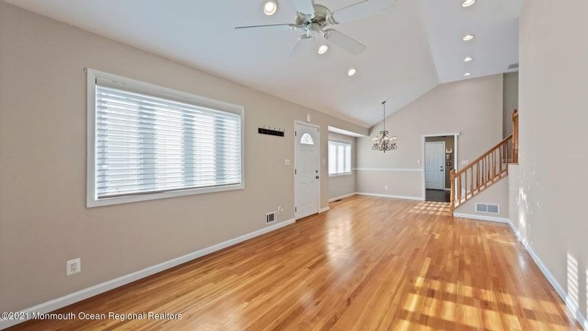 17 Miller Ave - Photo 5 of 22