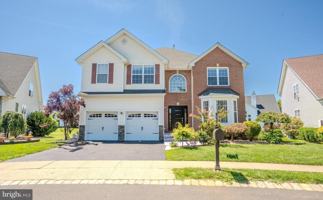 featured image of 8 Jumping Brook Ct