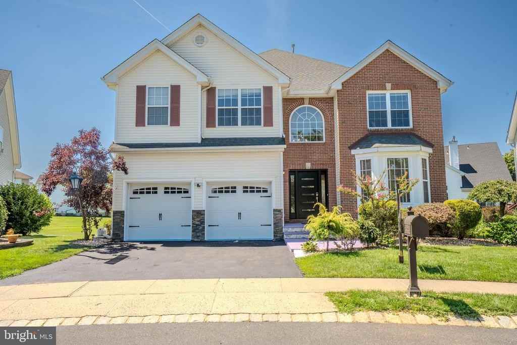 8 Jumping Brook Ct - Photo 2 of 50