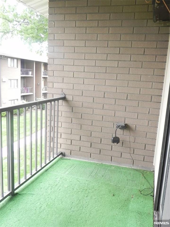 460C Liberty St - Photo 5 of 16