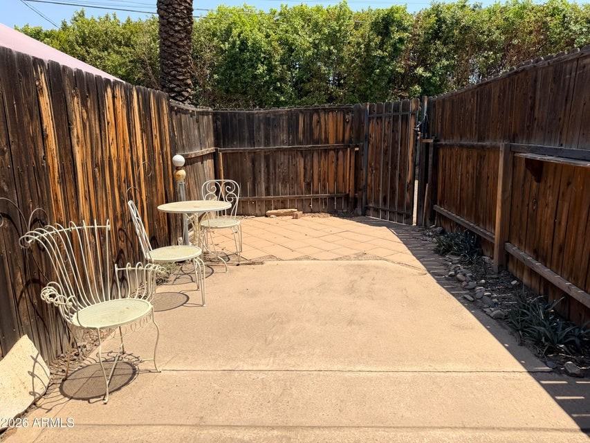 1441 E Maryland Ave - Photo 4 of 15
