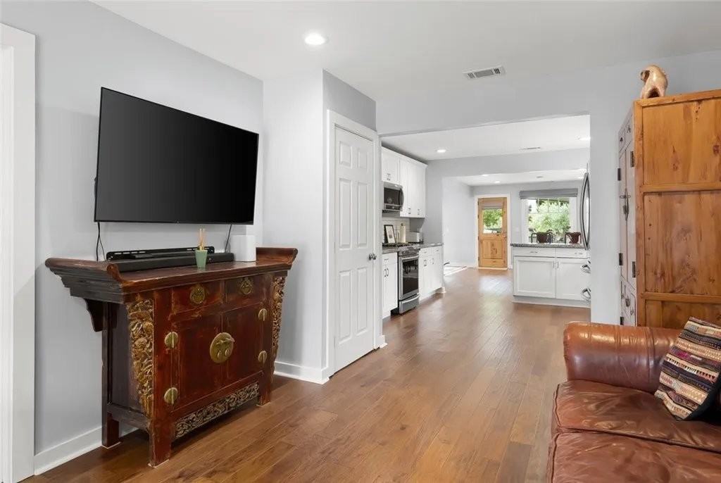 1526 Garden Street - Photo 4 of 42
