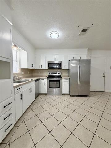 4690 Fieldwood Ln - Photo 4 of 25