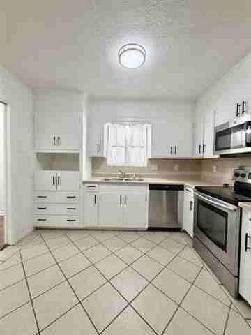 4690 Fieldwood Ln - Photo 5 of 25