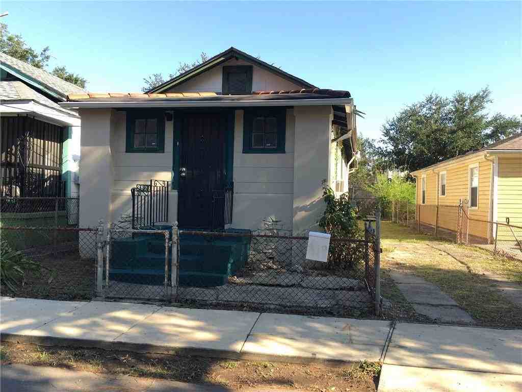 3821 Panama Ct - Photo 3 of 14