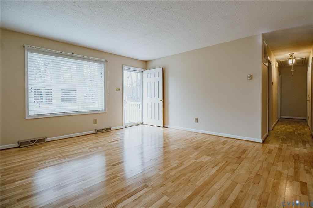 1015 Smithfield Ave #1 - Photo 3 of 6