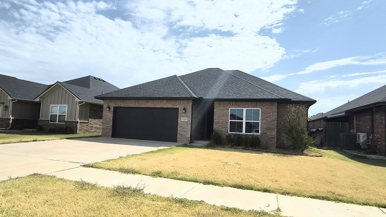 1215 Sierra Ln #1 - Photo 2 of 32