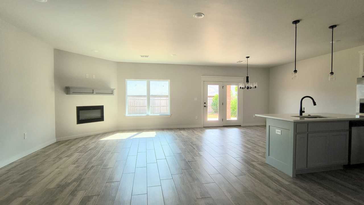 1215 Sierra Ln #1 - Photo 4 of 32