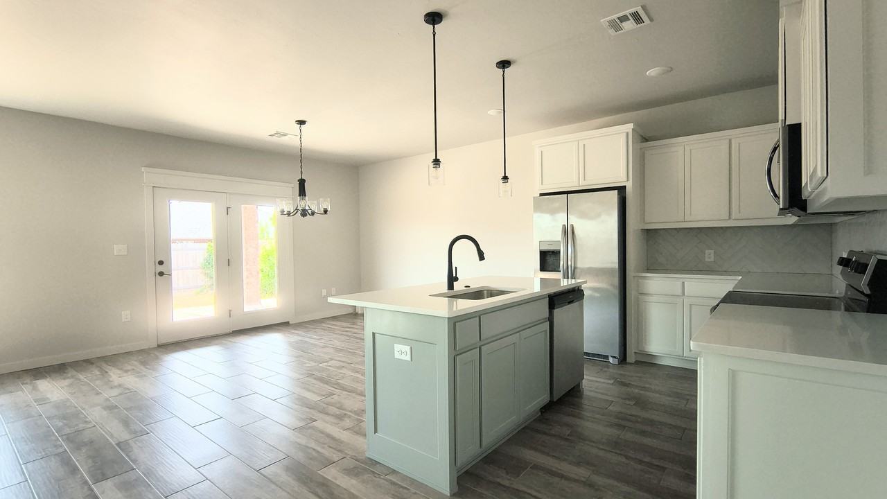 1215 Sierra Ln #1 - Photo 5 of 32