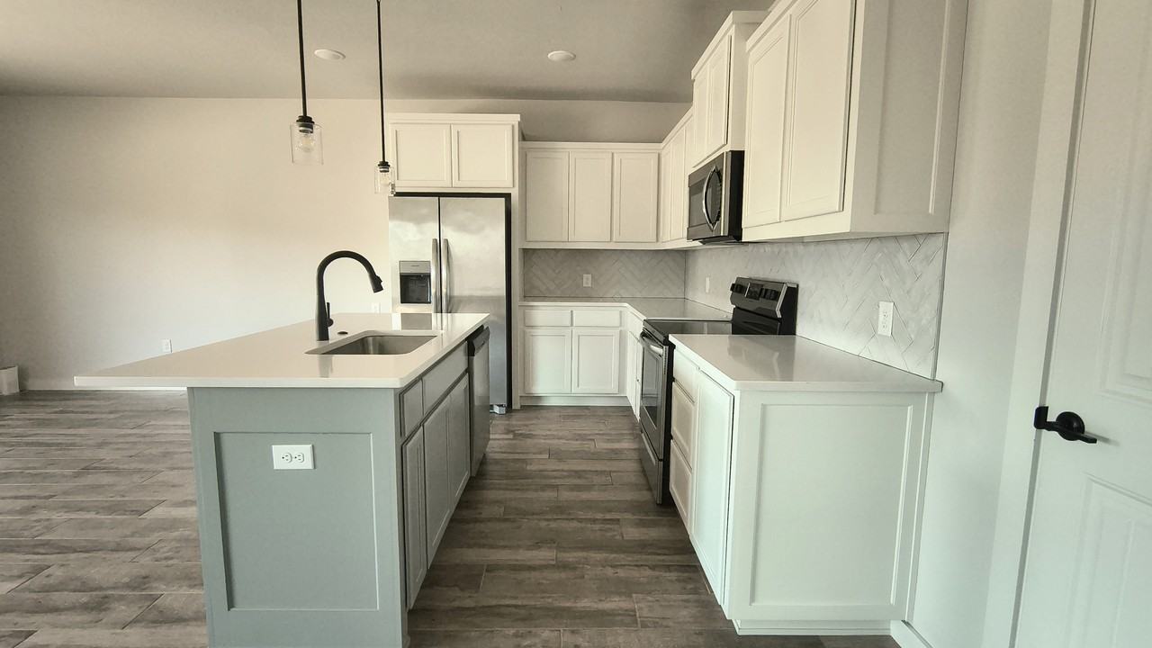 1215 Sierra Ln #1 - Photo 6 of 32