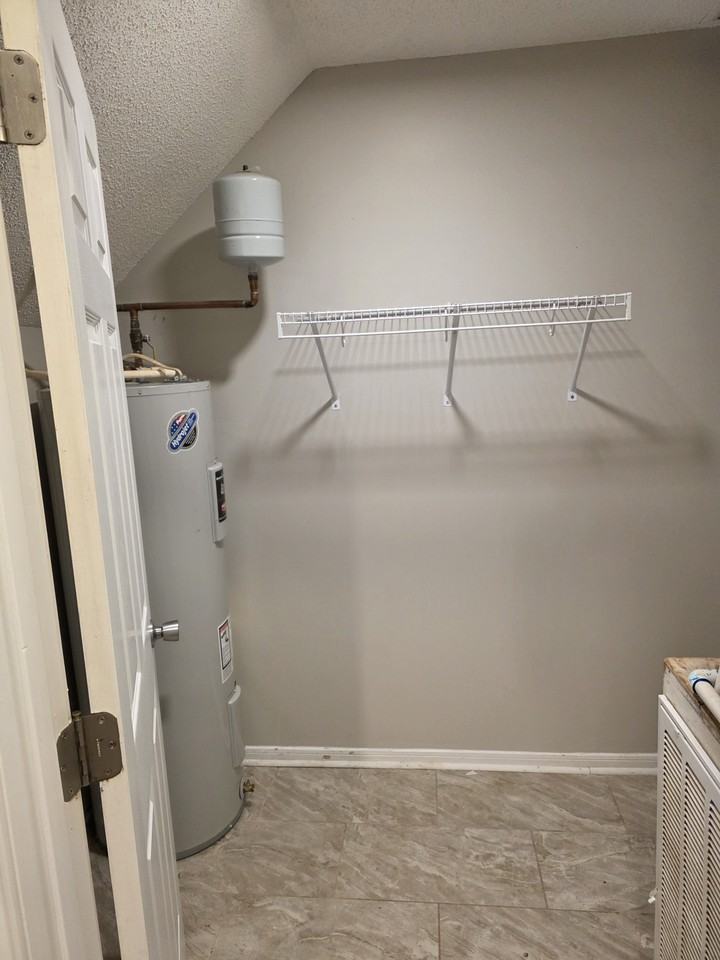 348 Oakland Rd #1 - Photo 5 of 21
