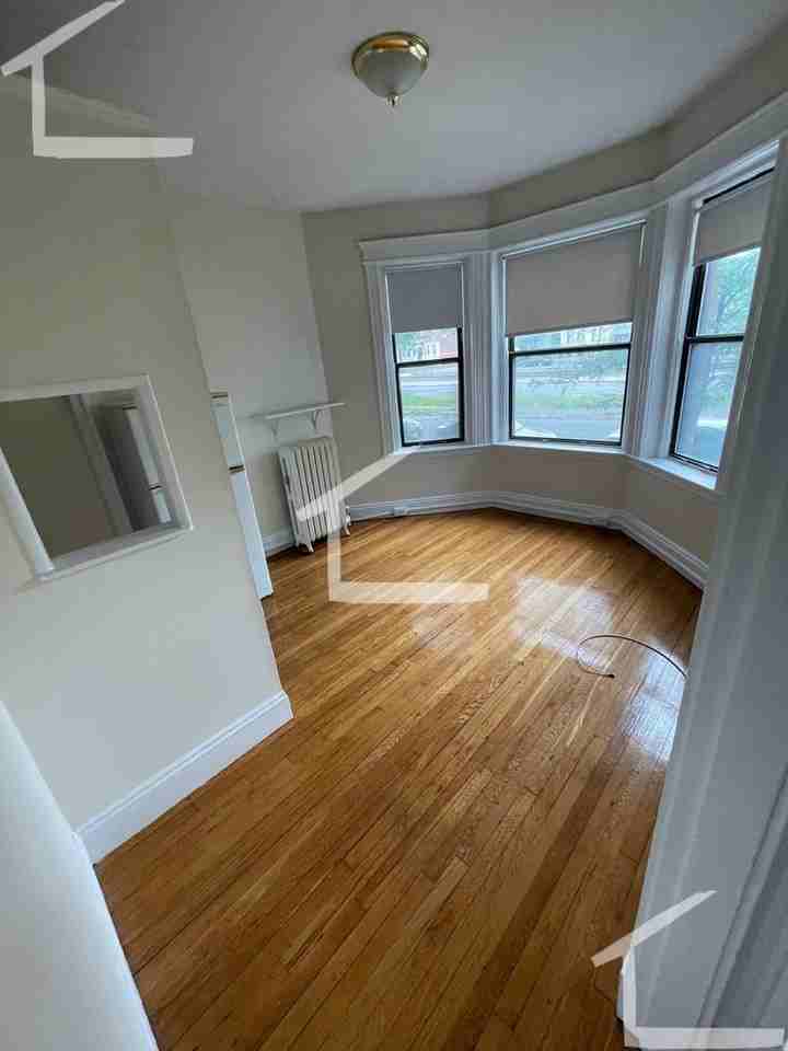 1152 Commonwealth Ave
