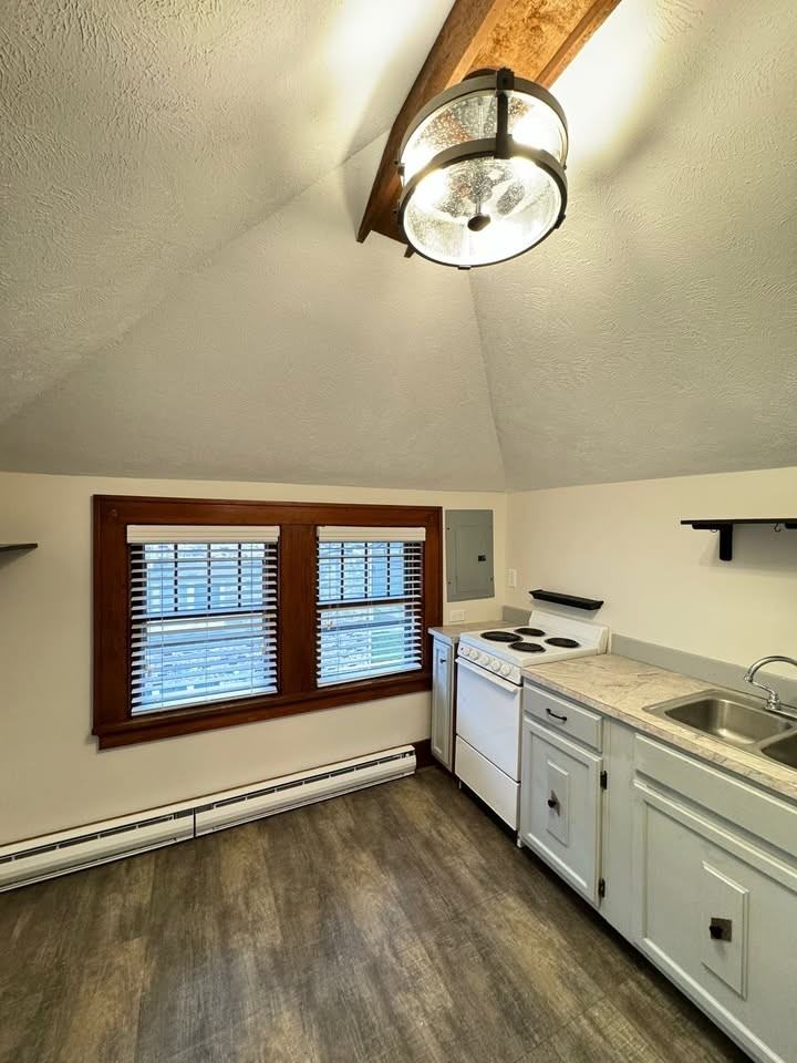 1004 B St #1 - Photo 3 of 14