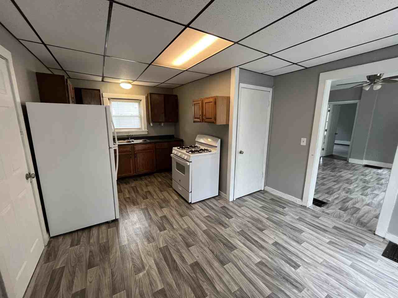 357 W Main St Lowr - Photo 2 of 11