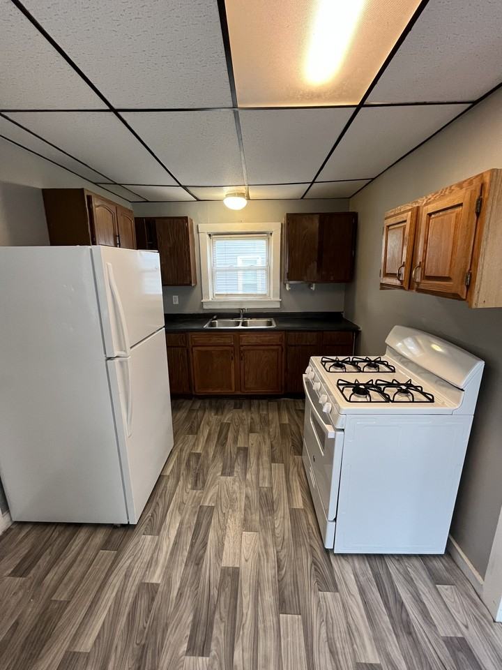 357 W Main St Lowr - Photo 3 of 11