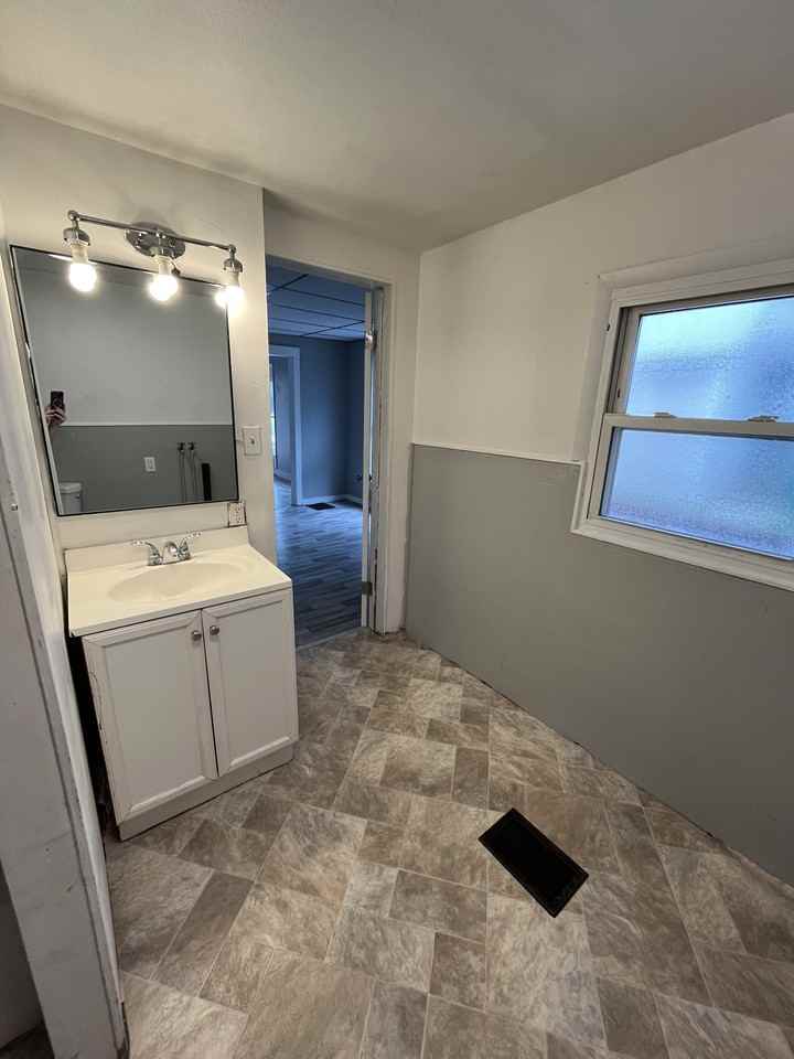 357 W Main St Lowr - Photo 4 of 11