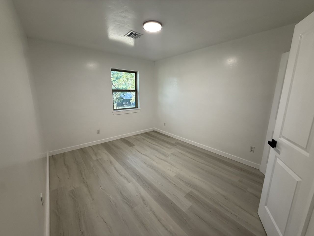 800 W 6th St #1 - Photo 5 of 10