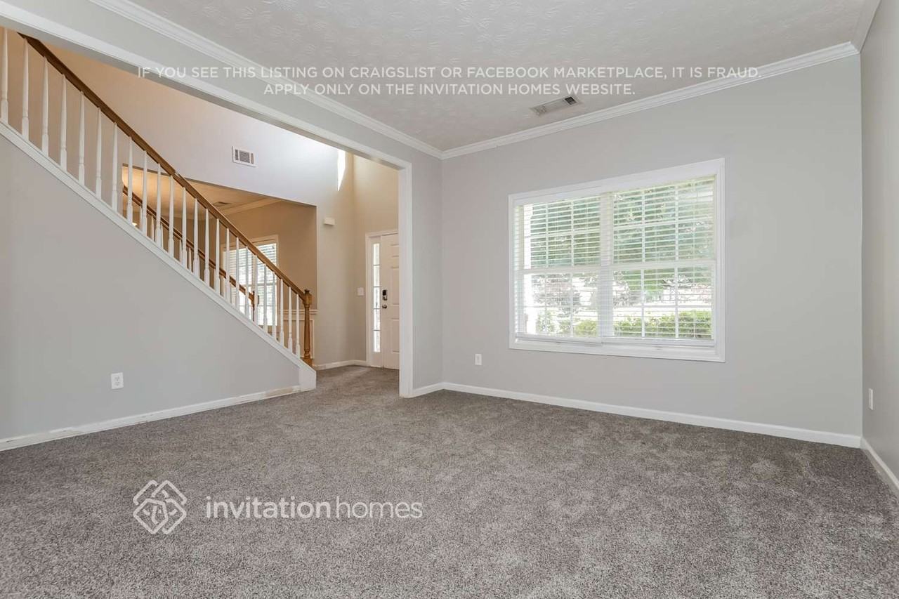 333 Interlake Pass - Photo 7 of 18