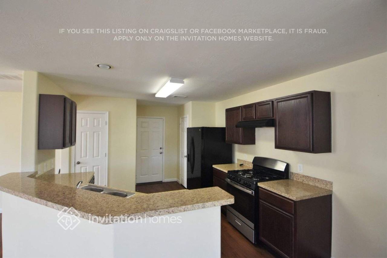 18807 N Lyford Dr - Photo 3 of 15