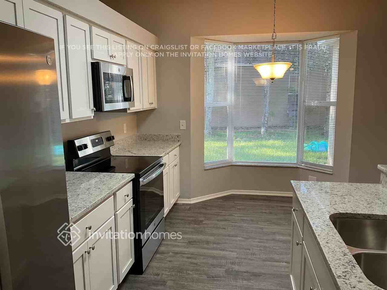 22521 Laureldale Dr - Photo 4 of 18