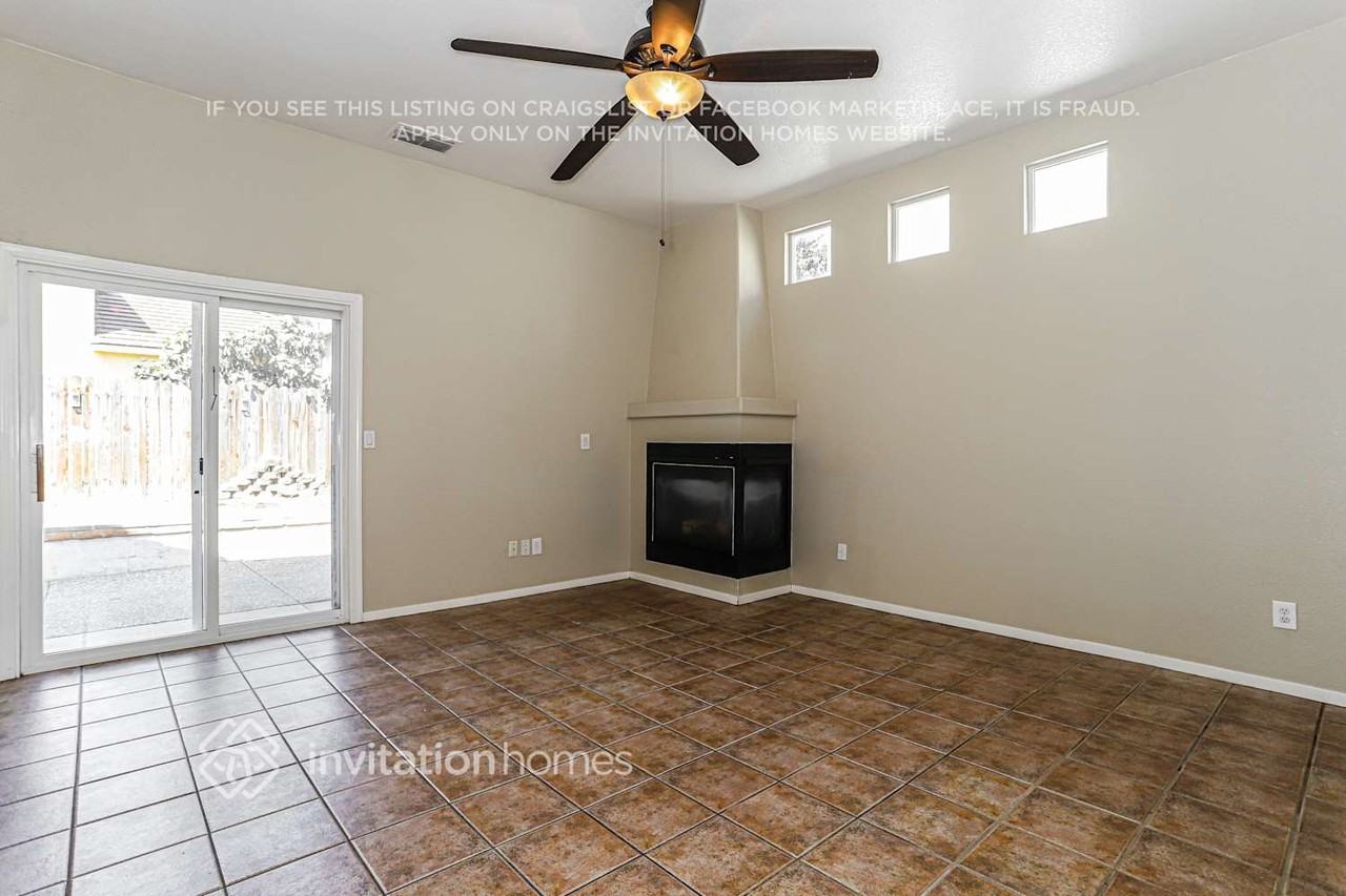 208 Early Light Ct - Photo 4 of 18