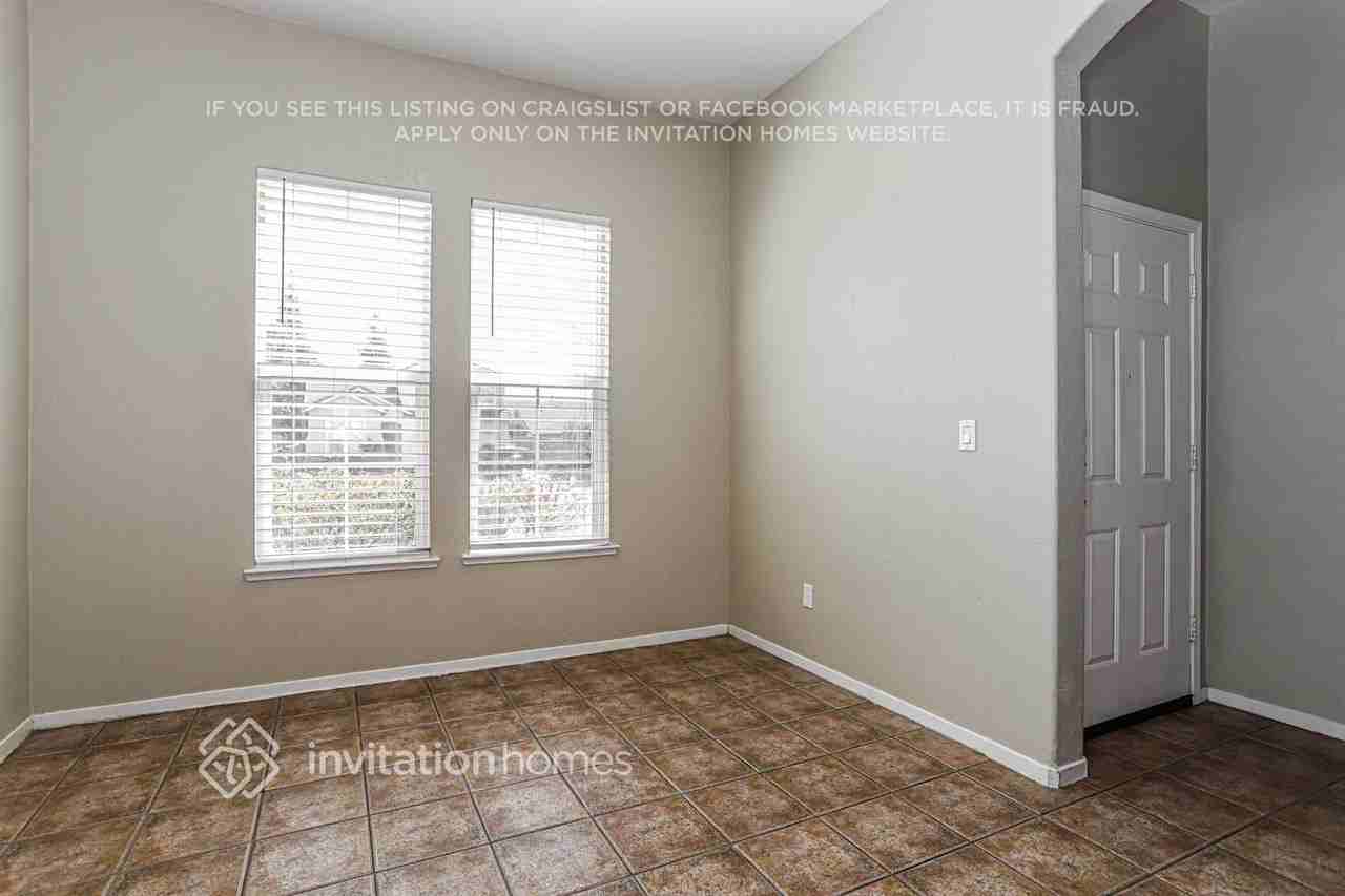 208 Early Light Ct - Photo 6 of 18