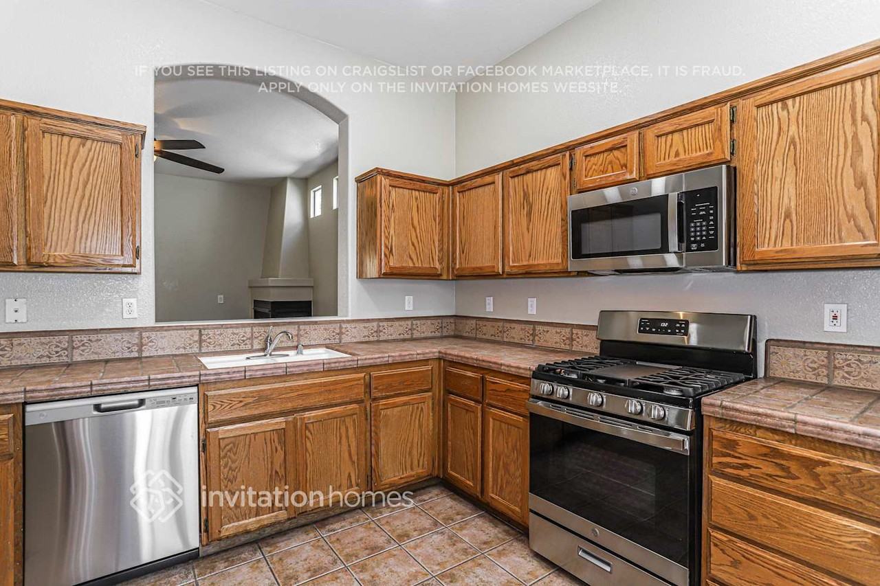 208 Early Light Ct - Photo 7 of 18