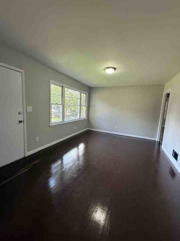509 20th Ave Ne #1 - Photo 5 of 11