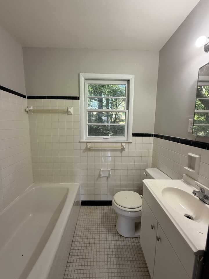 509 20th Ave Ne #1 - Photo 7 of 11